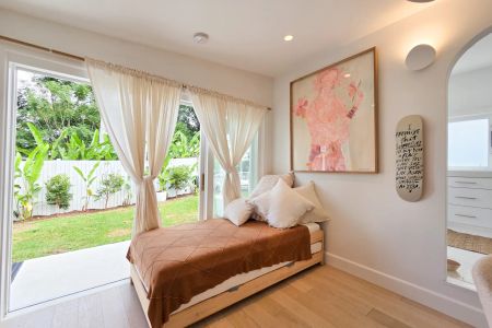 Immaculately renovated home in ultra-convenient location - Photo 3