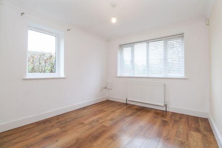 3 bedroom property to rent - Photo 3