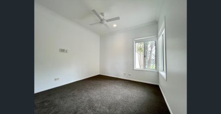 Waterfront Family Home for Lease - 42 Blair Athol Crescent, Bundall QLD - Photo 5