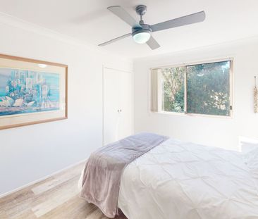 Coastal Gem – Walk to the Beach and Local Eateries - Photo 3