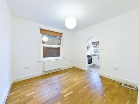 2 bedroom maisonette to rent - Photo 4