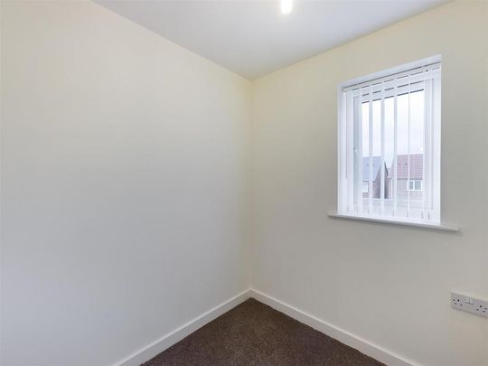 3 bedroom end of terrace house to rent - Photo 1