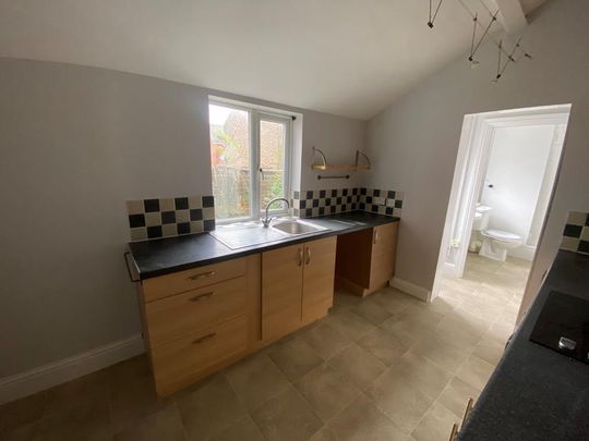 2 bedroom terraced house to rent - Photo 1