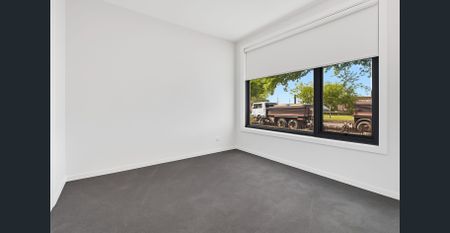 Spacious, modern two-bedroom Townhouse in an exceptional Yarraville location - Photo 4