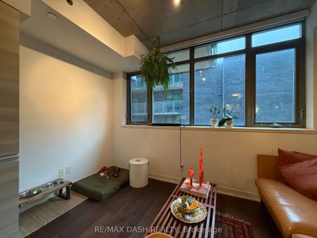 8 Gladstone Lofts - Photo 3