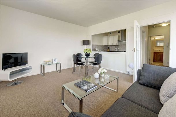 Impressive modern 1 bedroom, 1 bathroom apartment in central Westminster. - Photo 1