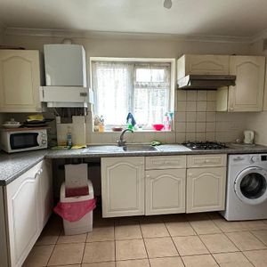 Old Oak Common Lane, London, W3 7DN - Photo 2
