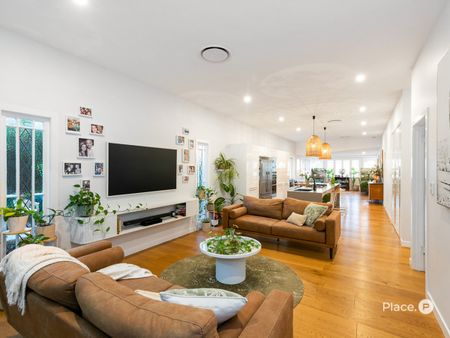 55 Mackay Street, Coorparoo QLD 4151 - House For Rent | Domain - Photo 5