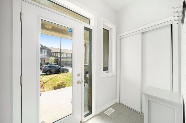 For Lease - 626 Allied Mews, Stittsville - Munster - Richmond, Ontario - Photo 1