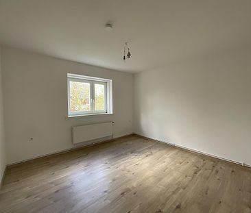 Ansprechende 3-Zimmer-Wohnung mit Dusche in Wilhelmshaven City zu sofort! - Photo 1