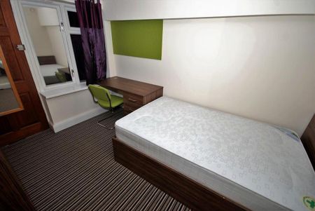 6 bedroom flat to rent - Photo 2