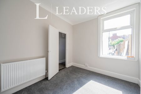 3 bedroom house to rent Trevor Road, Southsea, PO4 - Photo 2