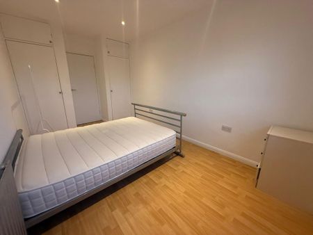 3 bedroom flat to rent - Photo 2