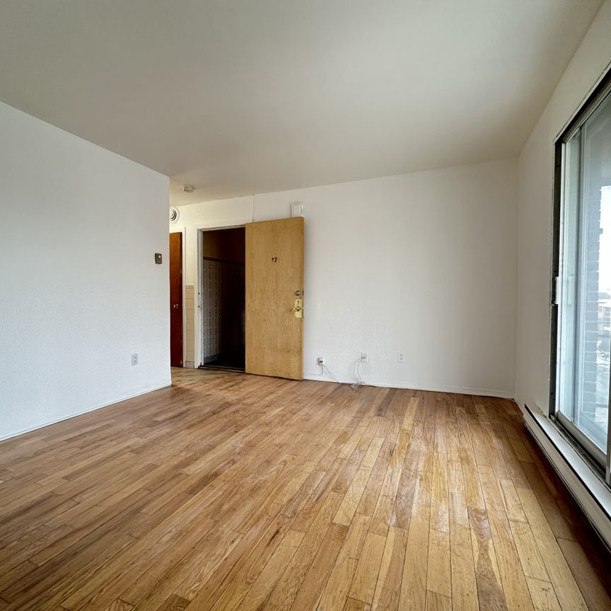 11962 Avenue Monty, #7 - Photo 1