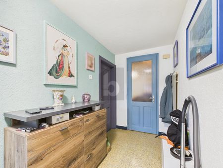 VERY CHARMING AND WELL-MAINTAINED ON TWO LEVELS - Photo 5