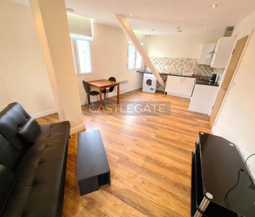 1 bedroom triplex to rent - Photo 2