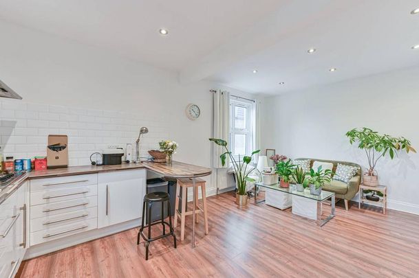 2 bedroom maisonette to rent - Photo 1