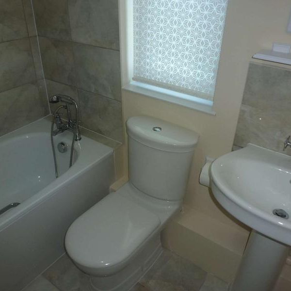 apartment to rent Farriers Road, Epsom, KT17 - Photo 1