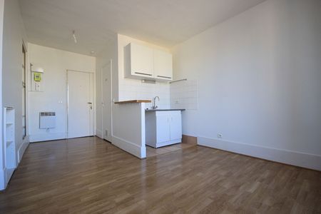 Appartement a louer Paris - Loyer €651/mois charges comprises ** - Photo 2