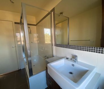 Convenientlly Located Apartment - Photo 5