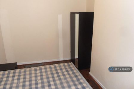 4 bedroom terraced house to rent - Photo 4