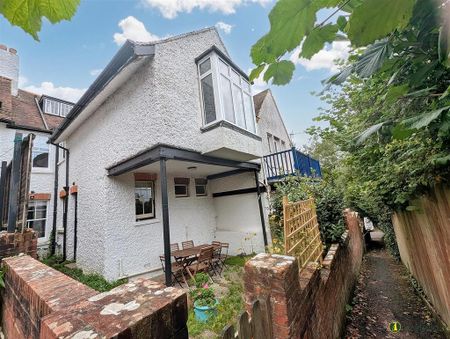 4 bedroom terraced house to rent - Photo 5