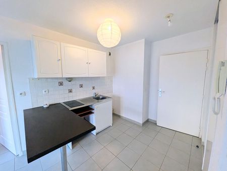 AIX EN PROVENCE APPARTEMENT T2 TERRASSE ET PARKING, - Photo 3