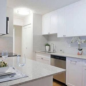 So stylish!!! - Quartz Countertops in luxury renovated suites, - Photo 3