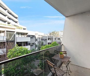 Bright, Modern & Perfectly Positioned in the Heart of Brunswick - Photo 4