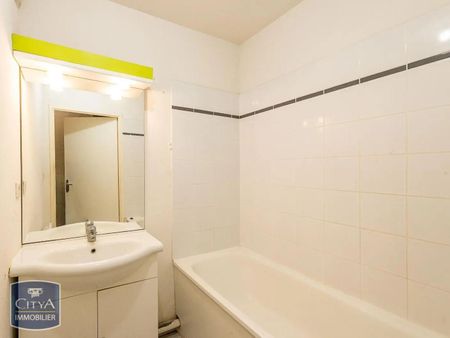 Location Appartement 2 pièces 47m² LE CATEAU CAMBRESIS 59360 - Photo 4