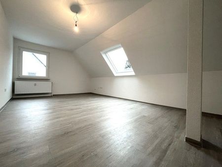 Gemütliche Dachgeschoss Wohnung - Foto 2