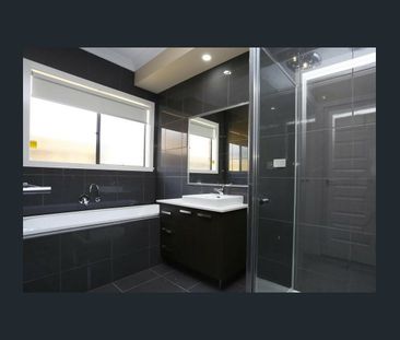 Stylish 4-Bedroom Family Home – Space, Comfort & Convenience! - Photo 4