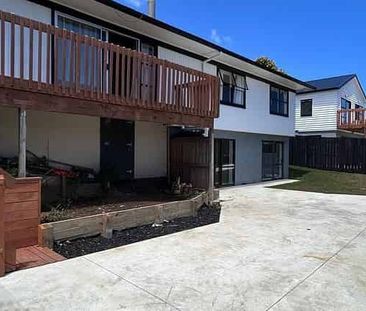 Beautiful 3 Bedroom Family Home - Photo 4