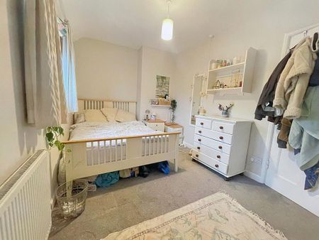 4 bedroom semi-detached house to rent - Photo 5