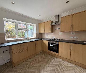 3 bedroom semi-detached house to rent - Photo 5