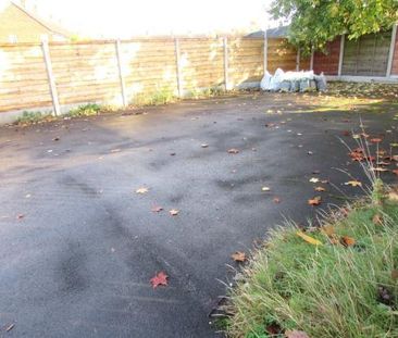 2 bedroom mews to rent - Photo 2