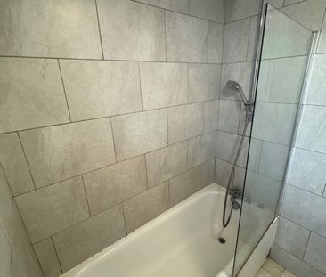 Room in a Shared Flat, The Homestead, N11 - Photo 3