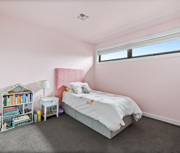 Spacious family living in a prime Strathmore setting - Photo 5