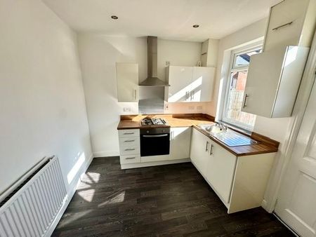 3 bedroom terraced house to rent - Photo 3