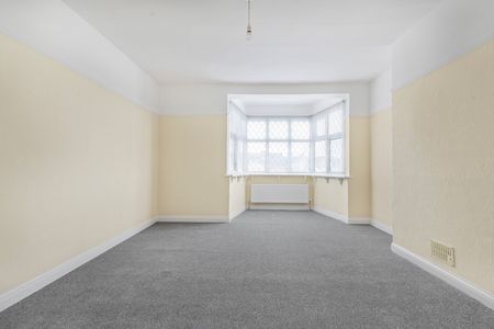 High Street, Hornchurch, RM12 - Photo 2