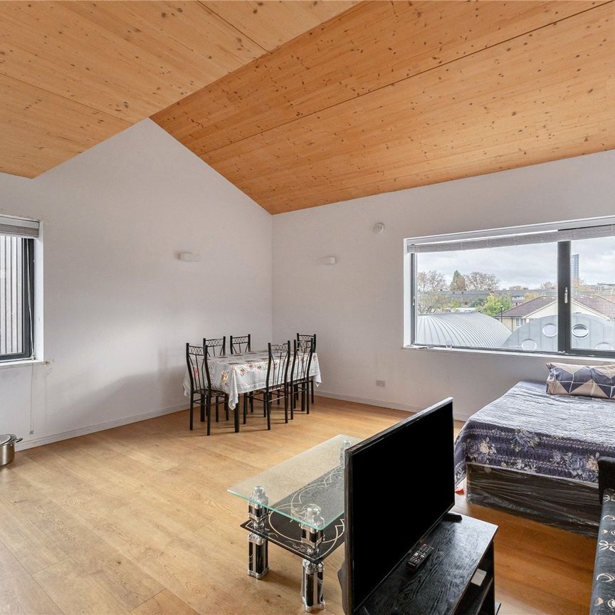 Chobham Road, London, E15 flat to rent - Photo 1