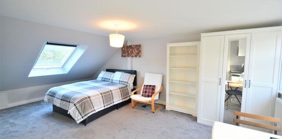 Studio to rent - Photo 2