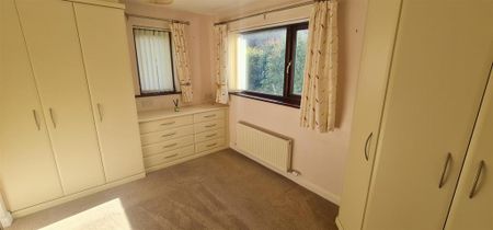 3 bedroom detached bungalow to rent - Photo 2