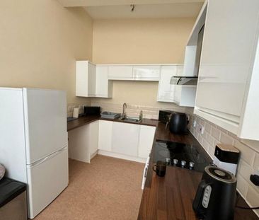 1 bed Flat - To Let - Photo 5