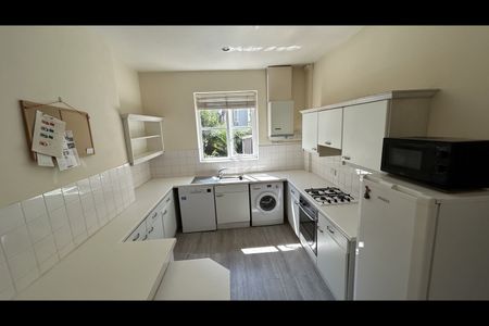 3 Bed Maisonette, Linden Gardens, W4 - Photo 5