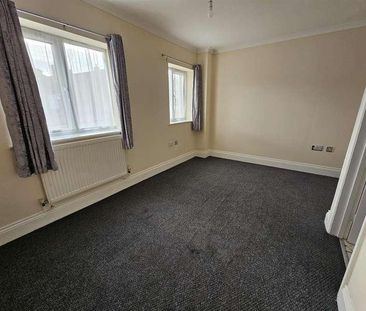 Church Hill, Loughton, IG10 - Photo 3