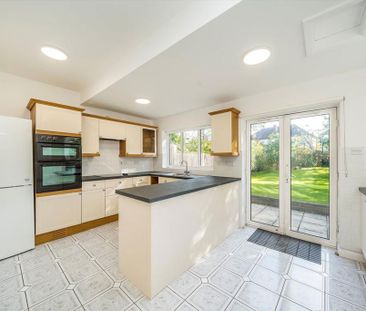 4 bedroom semi-detached house to rent - Photo 2