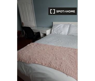 Room in a shared 4-bedroom apartment for rent in Dublin. - Photo 1