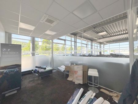Trier-Euren: Moderne, barrierefreie Halle mit 310 m² – vielseitig nutzbar, große Fensterfront, Glasbüro & neuer moderner Gasheizung - Photo 4