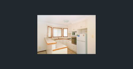 Spacious 3-Bedroom Townhouse â?? All Bedrooms Ensuite! - Photo 4